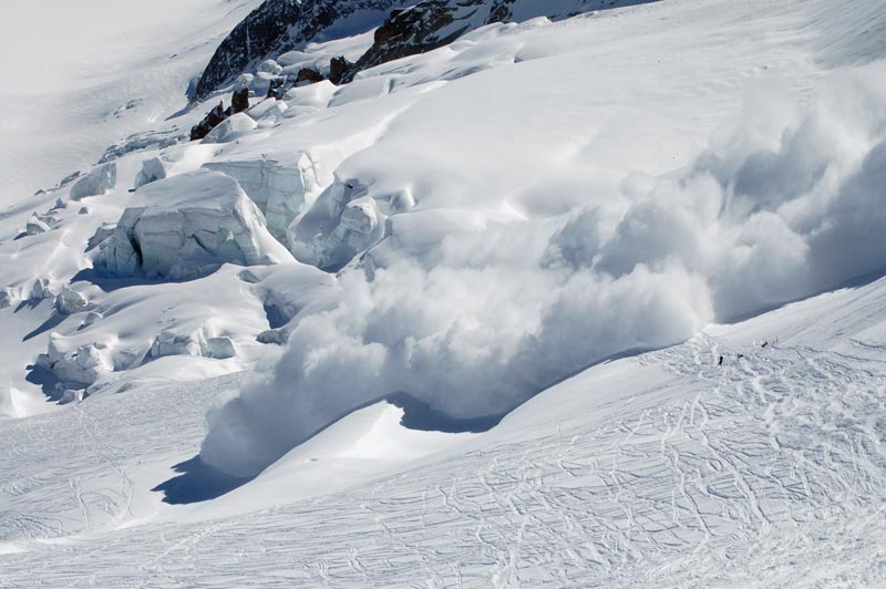 В высокогорье Закарпатья объявили III степень лавиноопасности