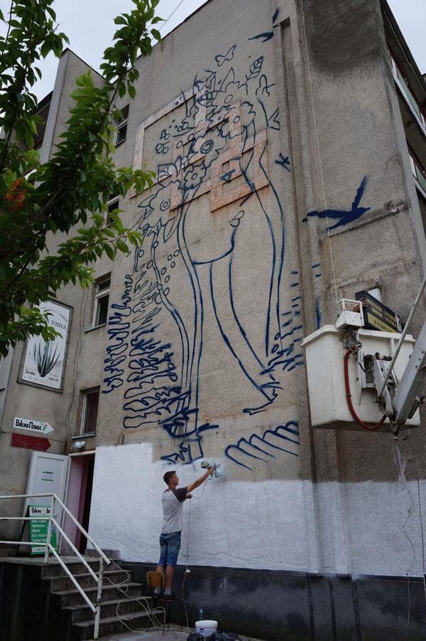 Вуличні художники київської компанії «Wall Street» вчора розпочали працювати над створенням муралу до Дню Дунаю, який відзначать у Тячеві 1 липня.
