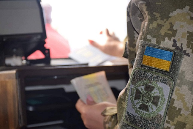 Двом громадян України, які намагалися незаконно перетнути кордон за підробленими документами оголосили про підозру.