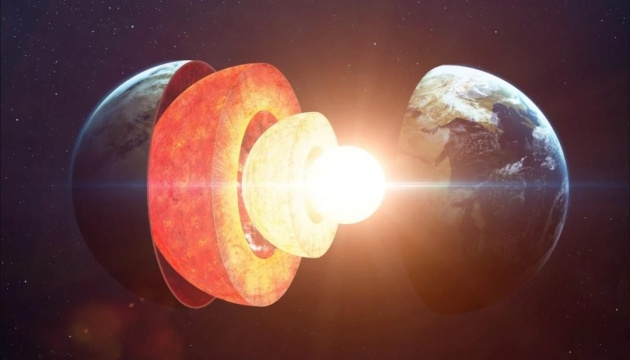 Дослідники з Пекінського університету (Китай) заявили, що внутрішнє ядро Землі перестало обертатися в тому ж напрямку, що й сама планета, а можливо, навіть почало обертатися в інший бік.