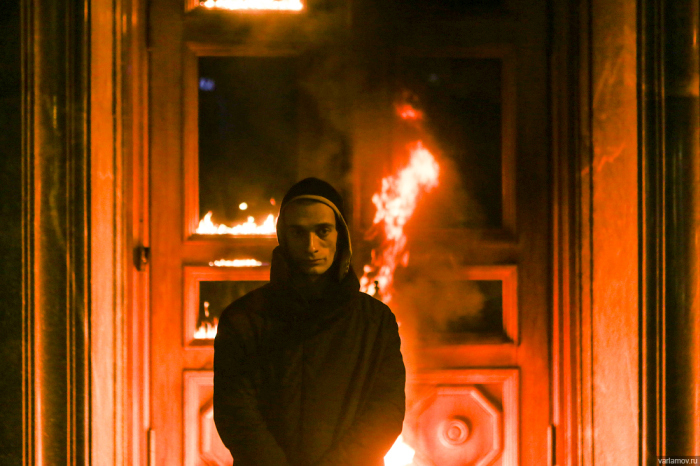 Підпалені російським художником Петром Павленським двері будівлі ФБС у Москві оцінили у 481 тис. рублів, що приблизно дорівнює 7200 доларів.