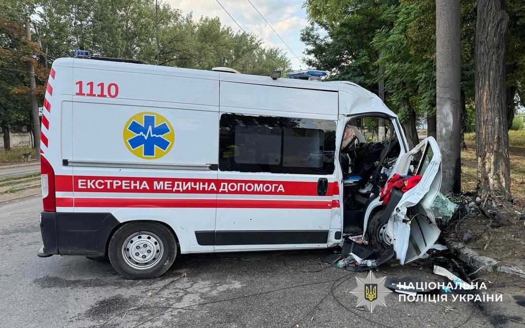 Смертельна ДТП зі швидкою: життя медика обірвалося на місці аварії — деталі інциденту (ФОТО)
