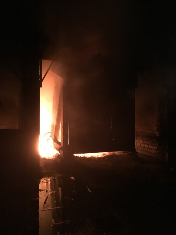 О 04:25 до оперативно-рятувальної службинадійшло повідомлення про пожежу в будівлі ливарного цеху на території заводу ПАТ 