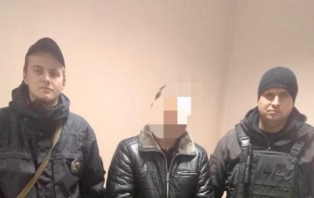 У дитини виявили перелом правої руки, лівої ноги, перелом ребер і кісток черепа. Медикам не вдалося врятувати хлопчика.