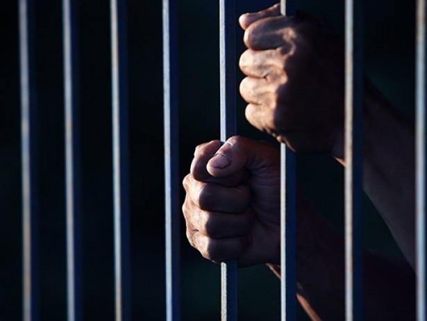 Хустский районный суд, согласившись с позицией прокурора, приговорил закарпатца за умышленное тяжкое телесное повреждение (ст.121 ч.1 УК) к 5 годам лишения свободы.