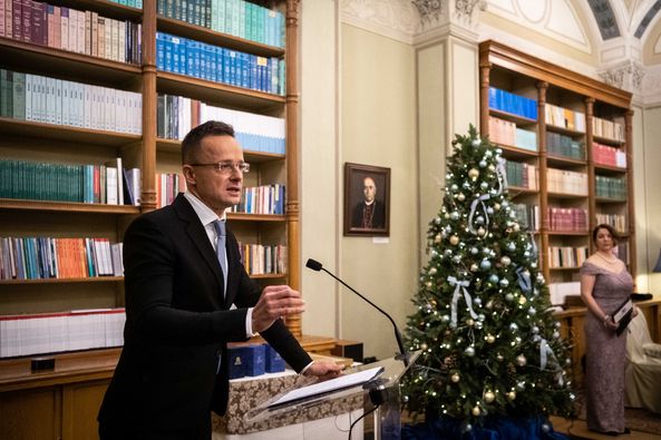Про це міністр зовнішньоекономічних зв’язків та закордонних справ Угорщини заявив під час традиційного звіту на профільній комісії парламенту.

