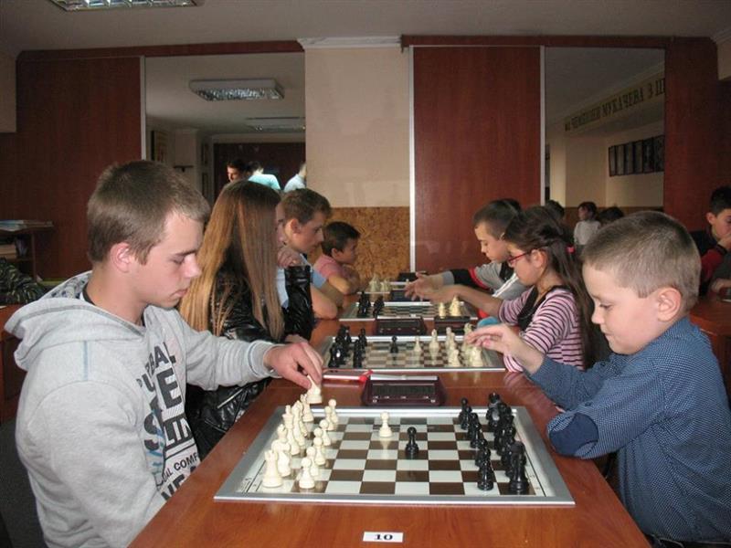 Змагання відбулися 6 травня в Мукачівському шаховому клубі за участі 8 команд міст та районів краю.