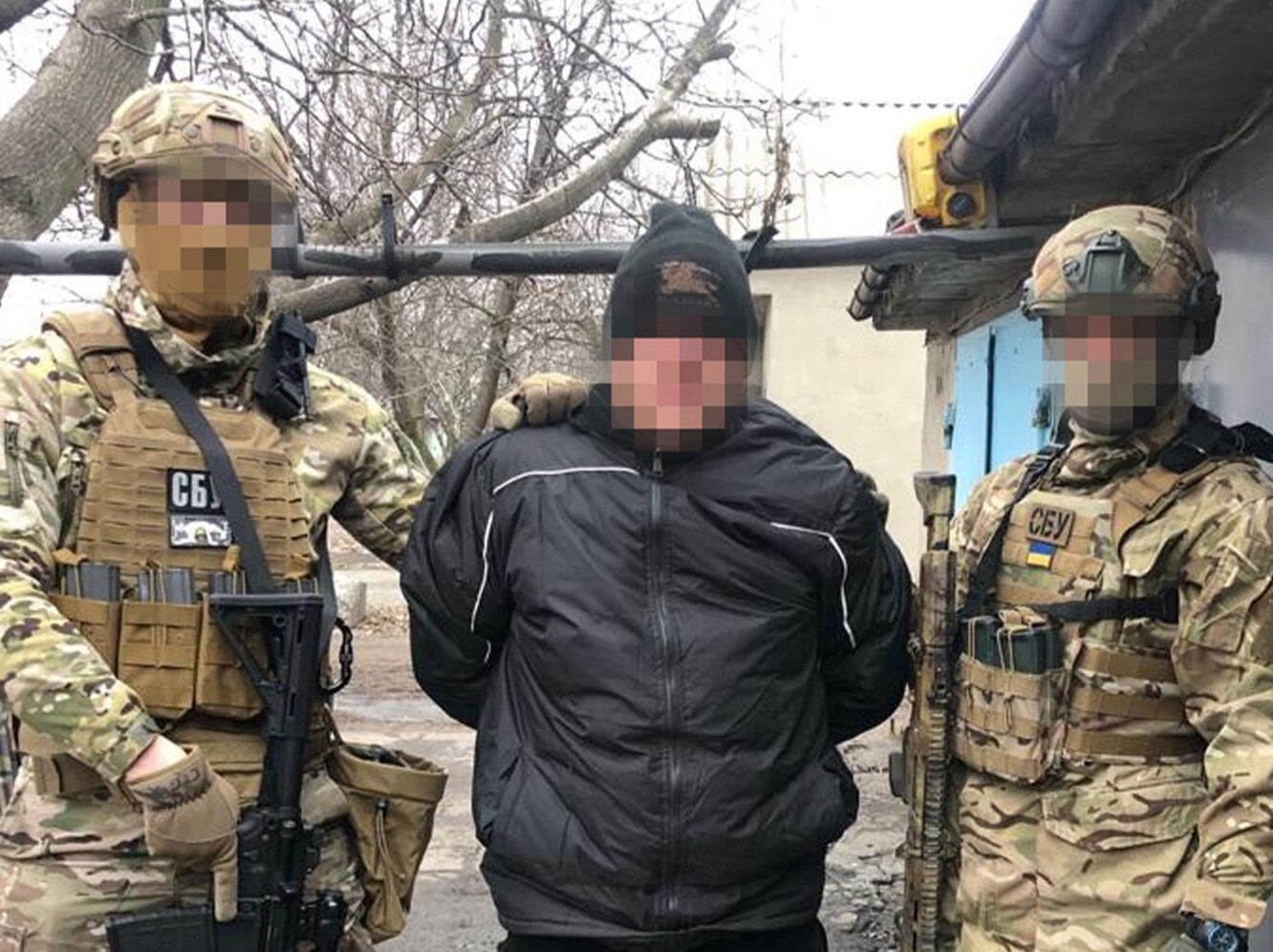 Контррозвідка Служба безпеки викрила агента головного управління генерального штабу зс рф (більше відомого як ГРУ) у ході контрдиверсійних заходів у прифронтових районах Донеччини.

