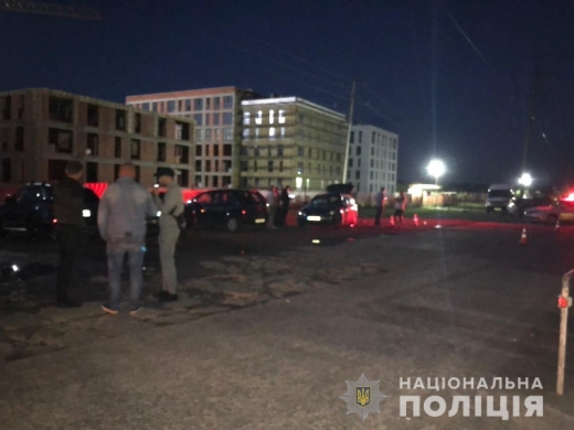 Закарпатские правоохранители задержали в изолятор временного содержания мужчину, причастного к хулиганских действий, имевших место накануне на окраине Ужгорода.