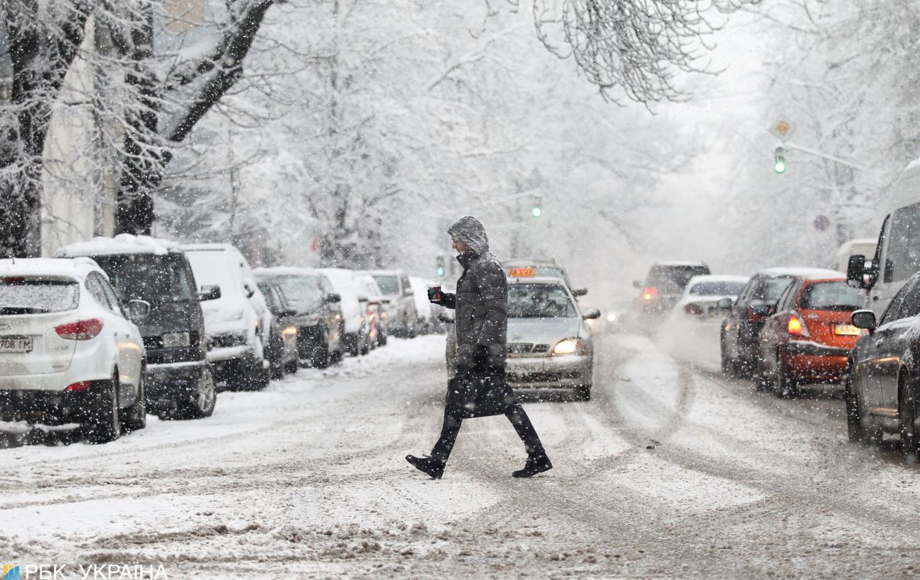 За кілька днів в Україні очікується серйозне погіршення погоди. Зокрема, хуртовини, сильні снігопади, замети на дорогах, ожеледь та сильний вітер. 

