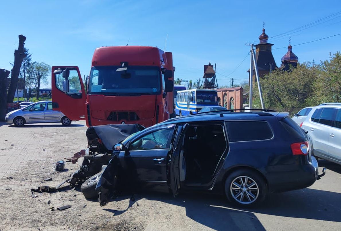 Від отриманих травм 38-річний пасажир Volkswagen загинув на місці.