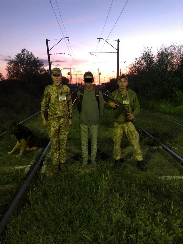 Учора ввечері у залізничному пункті пропуску «Чоп (Страж)» затримали 21-річного громадянина Франції, який поза контролем перетнув державний кордон зі Словаччини в Україну.