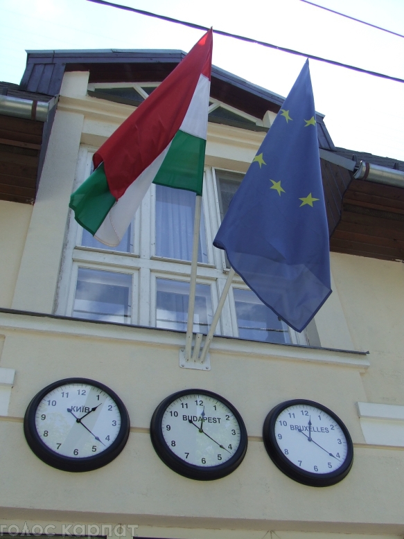 С 16 марта ограничивает предоставление консульских услуг венгерская дипломатическая учреждение в городе над Верке.