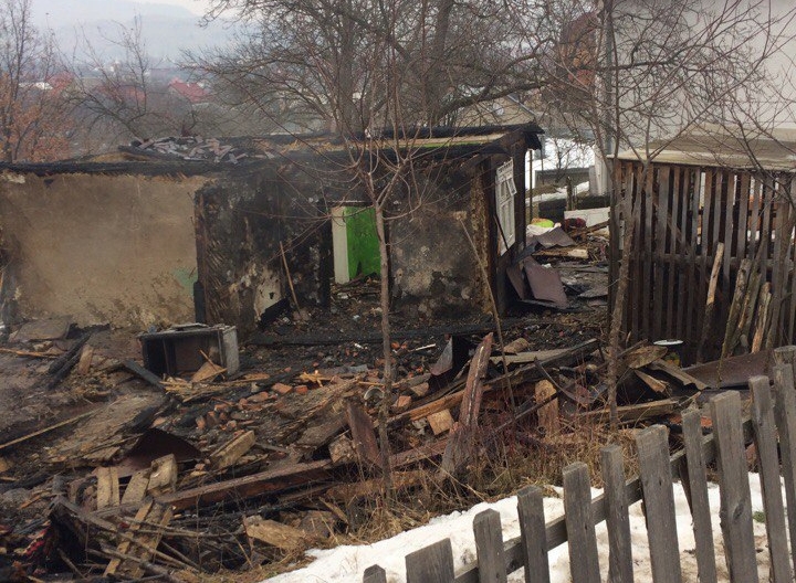 Пожежа сталася в будинку літньої жінки в селі Середнє Водяне Рахівського району.