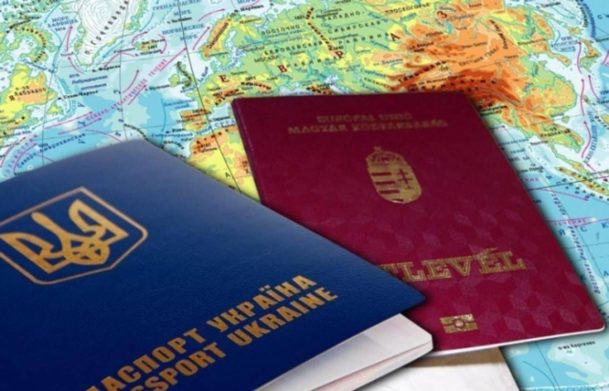 Подвійне громадянство України не допускається. Незважаючи на це, певний відсоток населення країни мають разом із українським паспортом ще й європейський чи американський документ. 