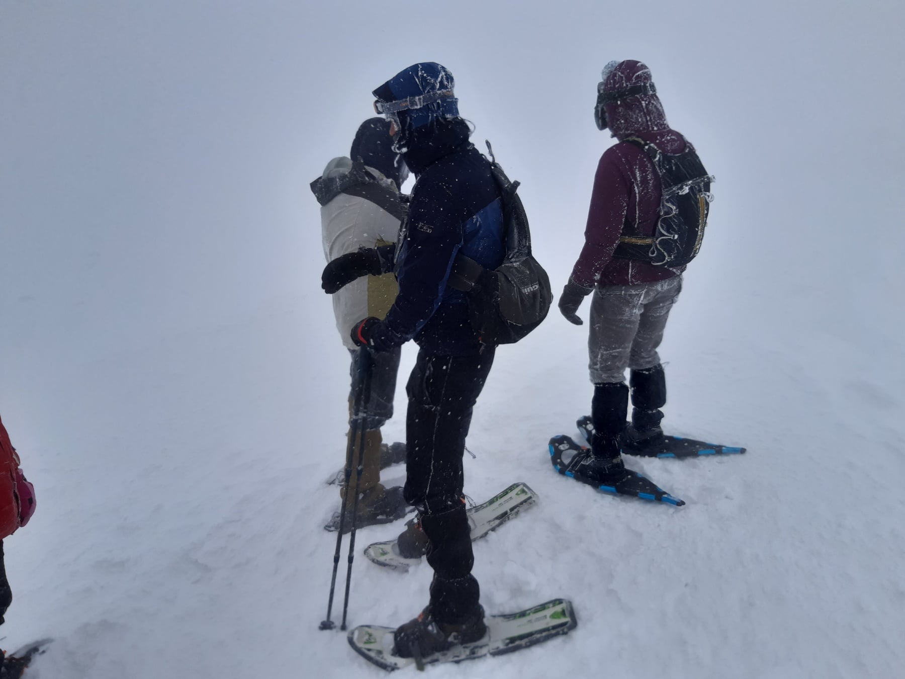 Вчора о 09:45, до Служби порятунку по допомогу звернувся 26-річний мешканець м. Миколаїв, який під час проходження туристичного маршруту с. Кваси - г. Петрос провалився у глибокий сніг.