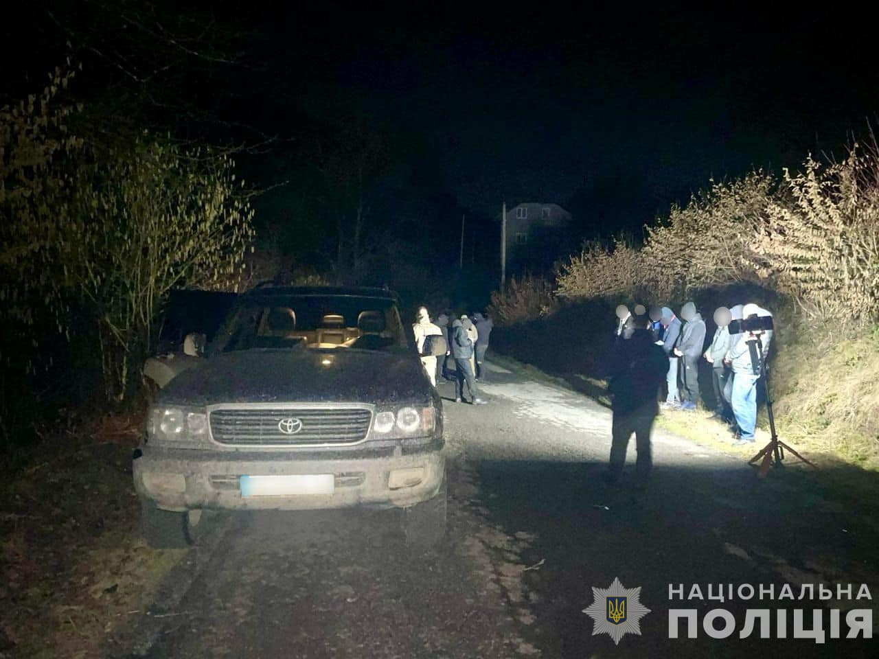 На Закарпатье правоохранители задержали группу правонарушителей при попытке незаконно переправить через границу пятерых призывников.