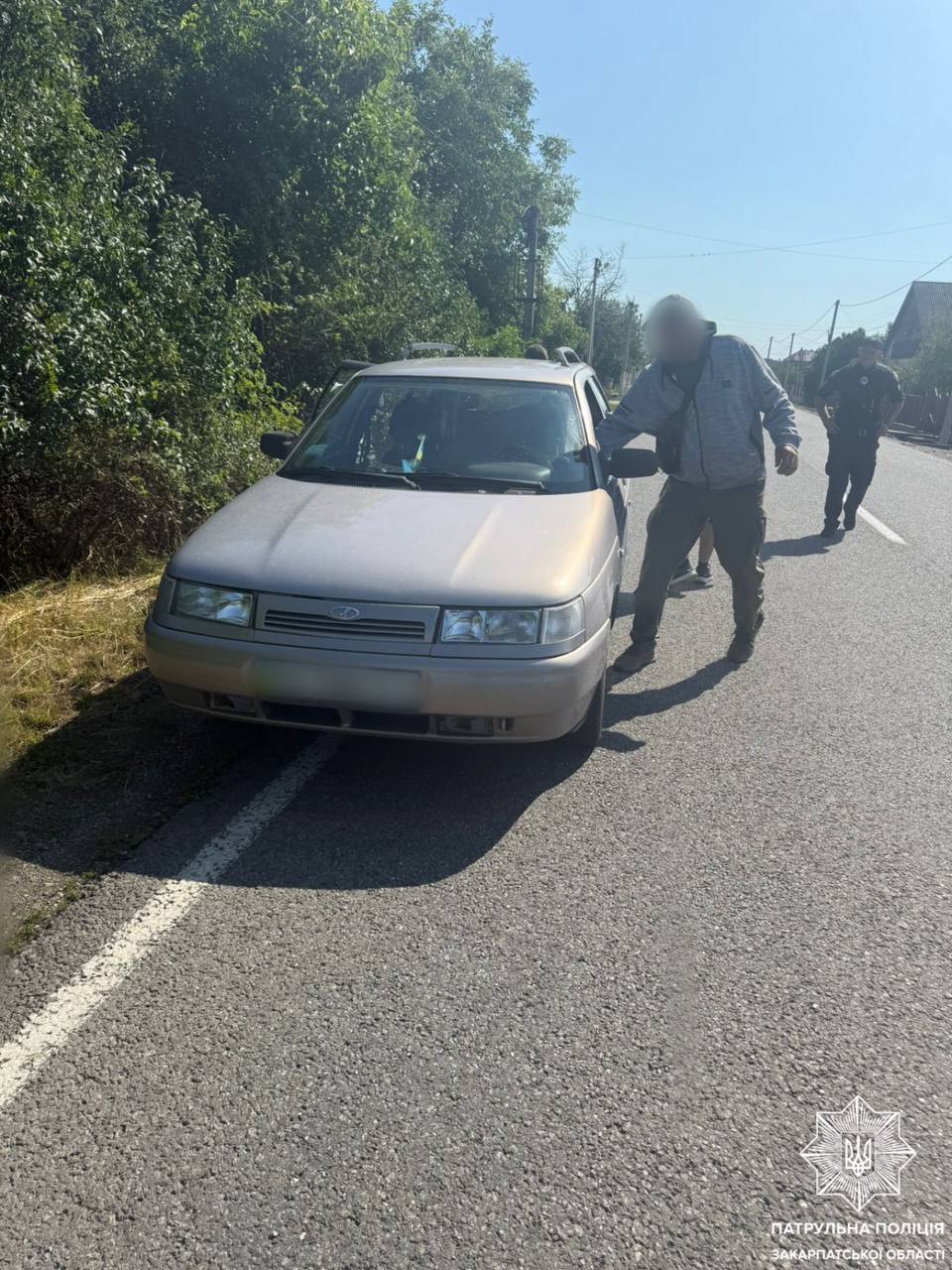Малюнок до статті На Закарпатті зупинили водія із "сюрпризом": що виявили патрульні (ФОТО)%