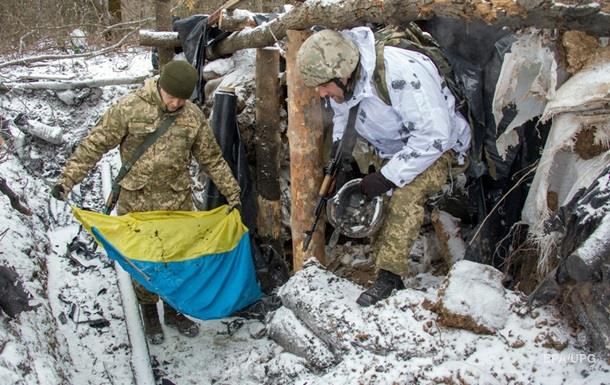 В течение дня на Донбассе было зафиксировано 49 обстрелов со стороны пророссийских боевиков в результате которых двое украинских военных были ранены. 