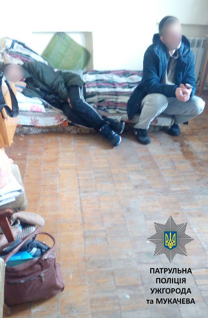 В субботу 3 декабря около 10 утра экипаж ужгородских патрульных получил сообщение о нанесении телесных повреждений на улице Оноківській.
