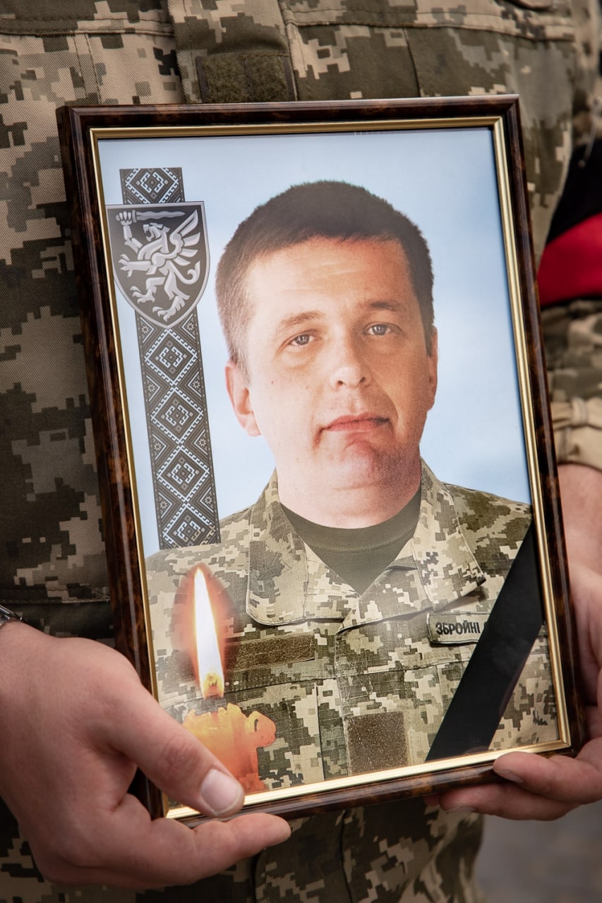 Із загиблим захисником, сержантом Русланом Ференці попрощалися сьогодні в Ужгороді.