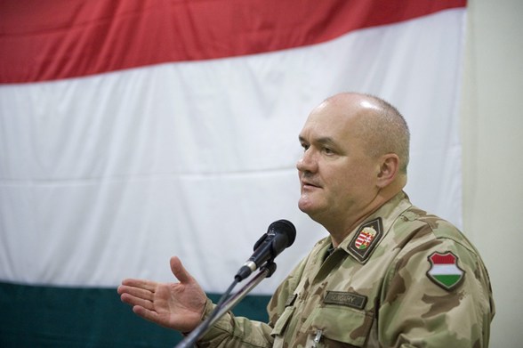 Міністр оборони Угорщини Чаба Генде подав у відставку через загострення проблеми з мігрантами.