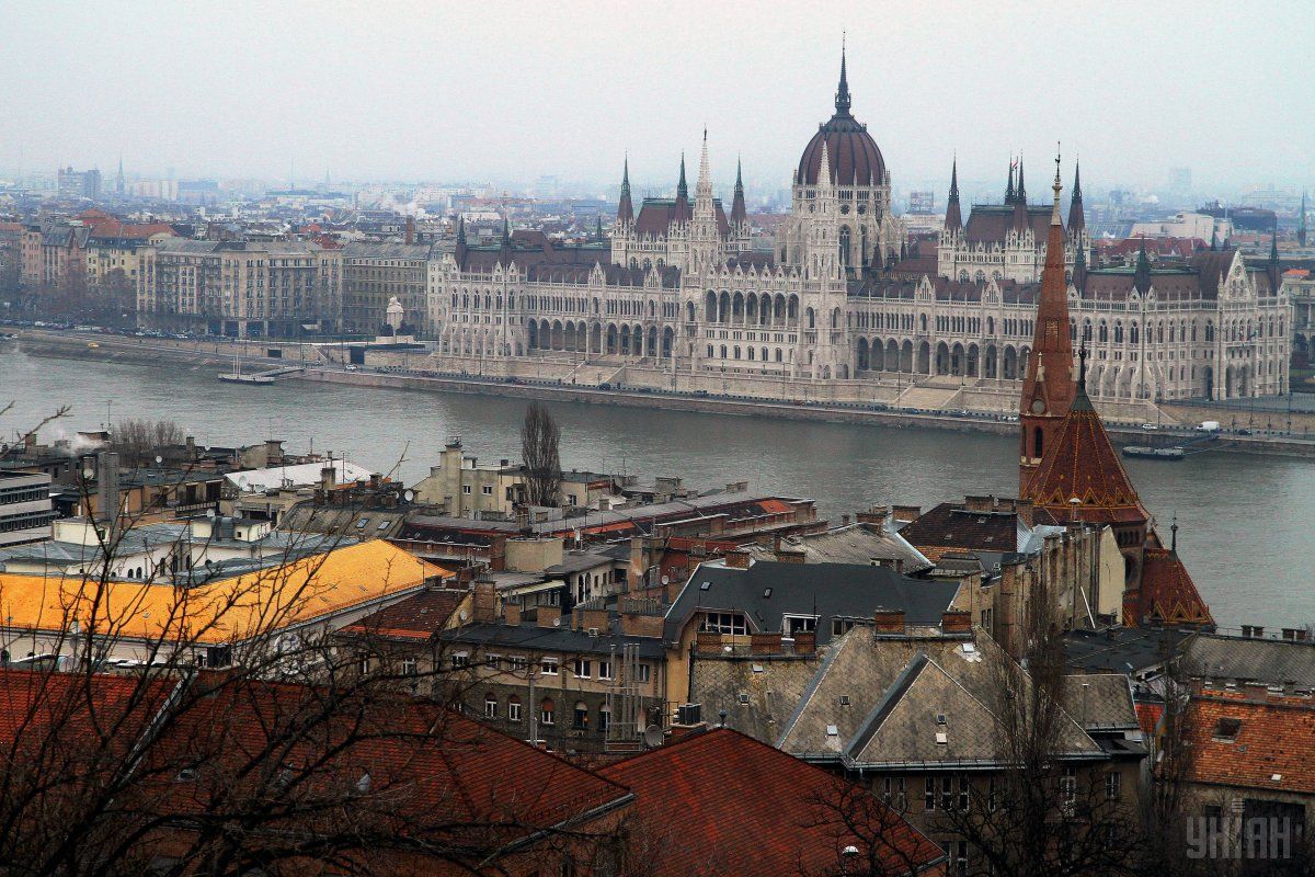 Таке рішення стало відповіддю офіційного Будапешта на підписання президентом Порошенком закону 