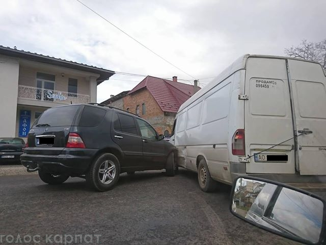 Аварія сталася приблизно о 13:30 в містечку Буштино.