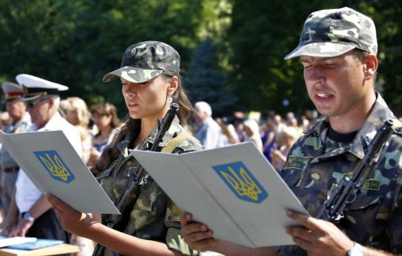 Стати на військовий облік в Україні під час воєнного стану можуть як чоловіки, так і жінки віком від 18 до 60 років.