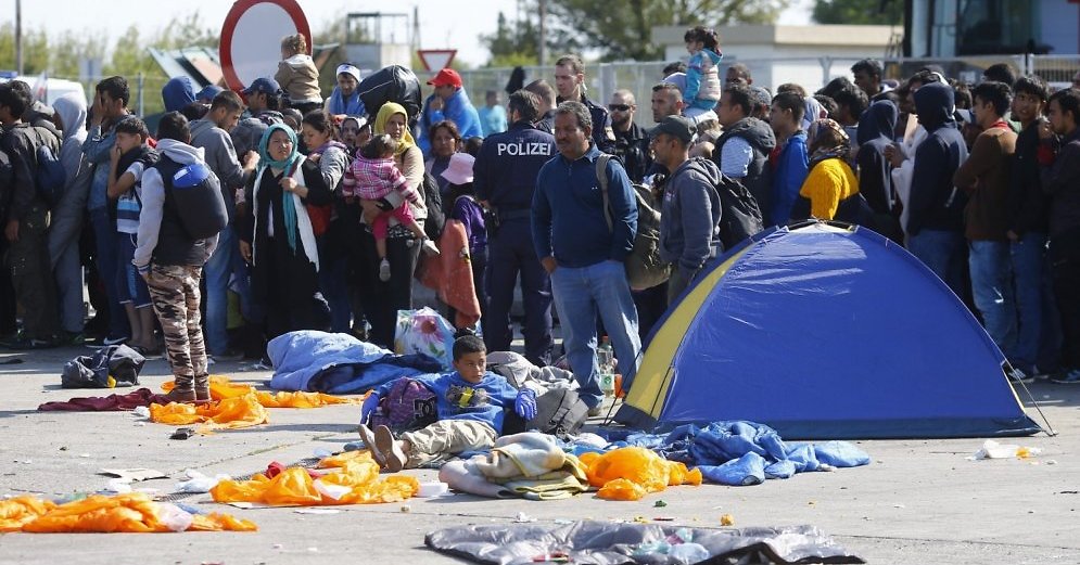 Верховний комісар ООН з прав людини Зейд Раад аль-Хусейн різко розкритикував умови утримання під вартою мігрантів і біженців, які прибули до Чехії з серпня 2015 року/