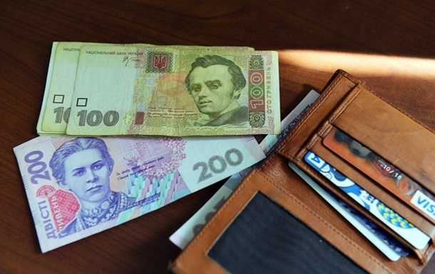 Середня заробітна плата в Україні у серпні зменшилася, в порівнянні з червнем, на 3,1 до 7114 гривень на місяць. Про це сьогодні, 28 вересня, повідомляє Державна служба статистики.
