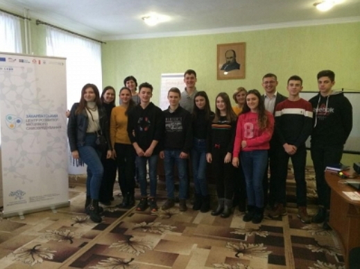 В Іршавській ОТГ відбувся тренінг для молодіжної громади ОТГ, присвячений реалізації ідей, лідерським навичкам та командотворенню.