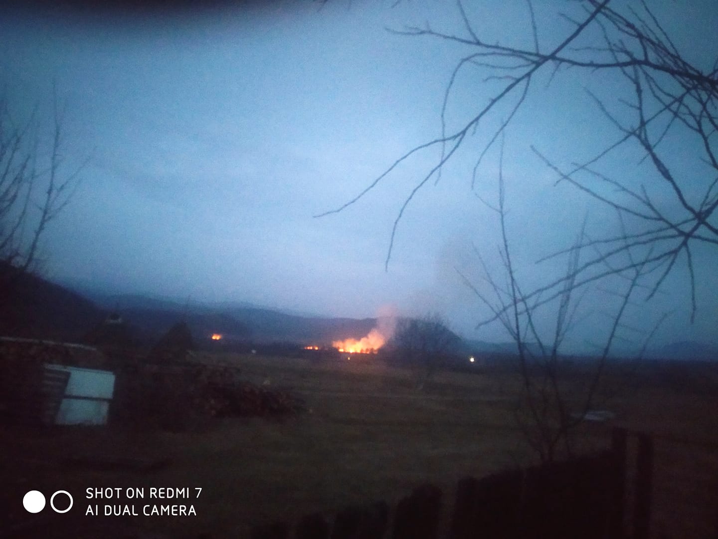 Крупный пожар был зафиксирован очевидцами накануне вечером в Перечинском районе.