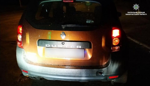 Вчора, близько 23:30, ужгородські патрульні зупинили на вулиці Гагаріна водія авто Renault за порушення ПДР.