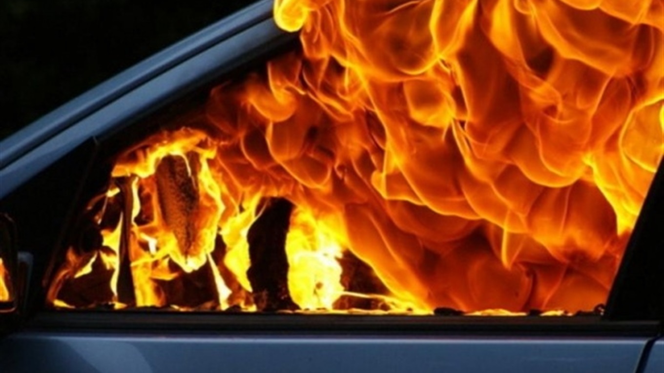 17 жовтня о 02:00 загорання автомобіля «Mercedes-benz Vito» 2010 року випуску (чеська реєстрація), за адресою: м. Хуст, вул. Карпатської Січі.

