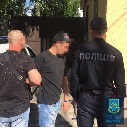Свалявський відділ Мукачівської окружної прокуратури в апеляційному порядку оскаржує запобіжний захід місцевому мешканцю, якого підозрюють у незаконному збуті психотропних речовин.