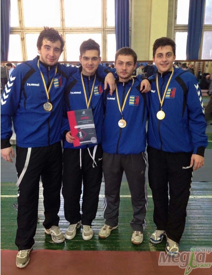 Студенты УжНУ в составе сборной области завоевали «золото» на чемпионате Украины по фехтованию.