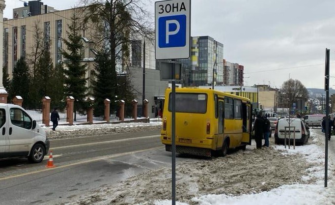 Дорожньо-транспортна пригода сталася 16 січня, близько 09.30, на вулиці Шевченка у Львові.