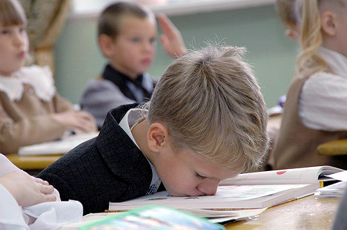 Наразі у загальноосвітніх навчальних закладах Ужгорода нараховується 15,9 тис учнів та 1,3 тис учителів.
