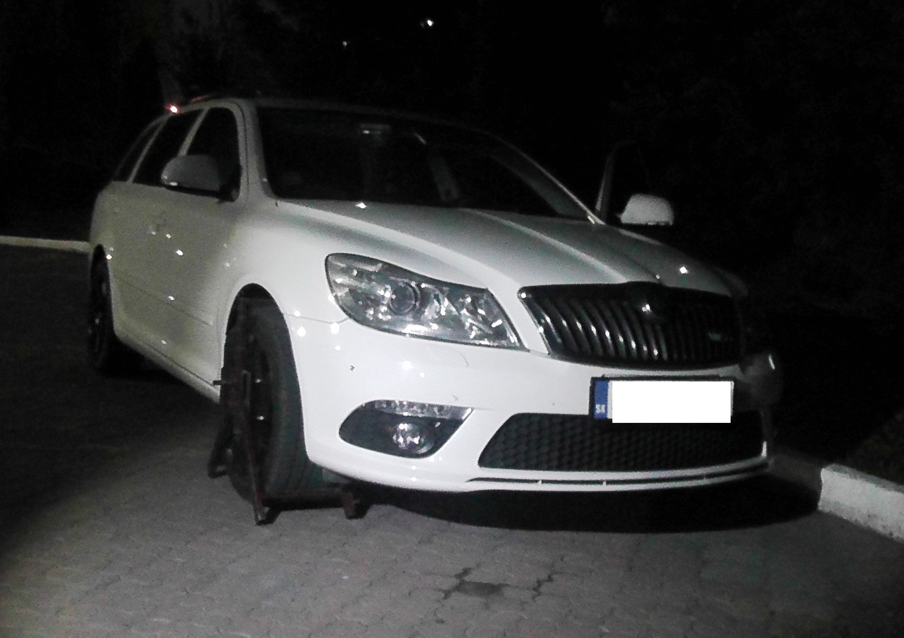 Прикордонники Чопського загону на українсько-угорскому кордоні виявили автомобіль, який розшукувався Інтерполом як викрадений.