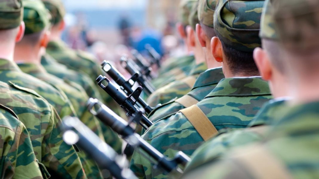 В Україні воєнний стан і разом з ним загальну мобілізацію продовжено до 21 листопада 2022 року. В армію можуть бути призвані всі військовозобов'язані громадяни України віком від 18 до 60 років.