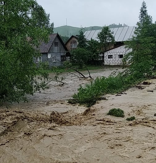 На Закарпатье уже в течение длительного времени идут дожди. Едва ли не больше всех пострадал Раховский район. 