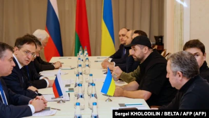 Представник російської делегації заявив, нібито РФ не поступиться українській стороні у жодному переговорному пункті. 