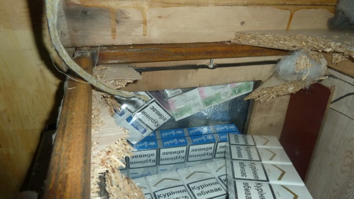 Словацькі прикордонники затримали українця з контрабандою сигарет вартістю понад 20 тис євро / ФОТО