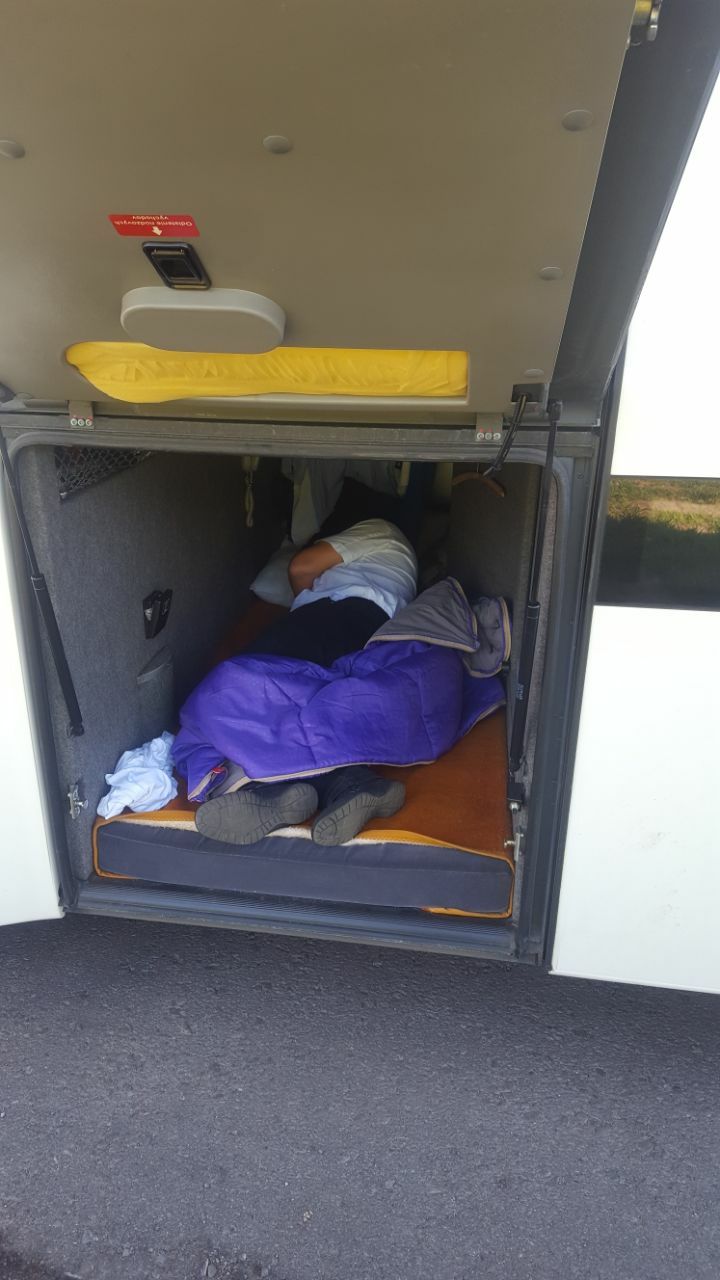 Несподівану «знахідку» виявили сьогодні вранці прикордонники під час перевірки автобуса «MAN», який перевозив групу дітей з Чехії в Україну.
