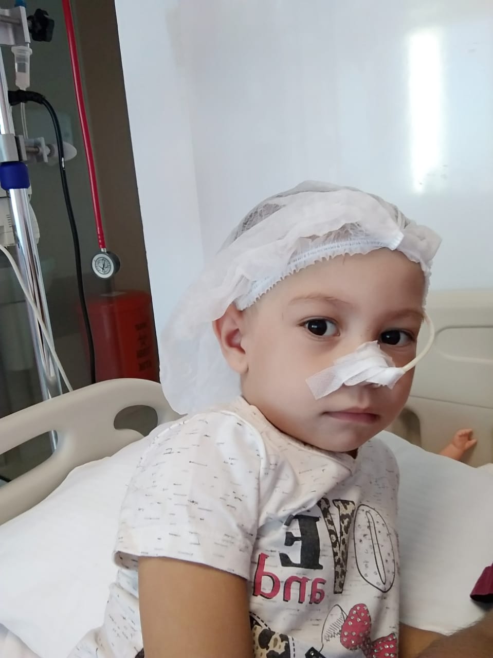 Чотирирічній Заріні Данов з Виноградова, яка страждає на вроджене генетичне захворювання – таласемію – зробили операцію по пересадці кісткового мозку в клініці у Стамбулі.


