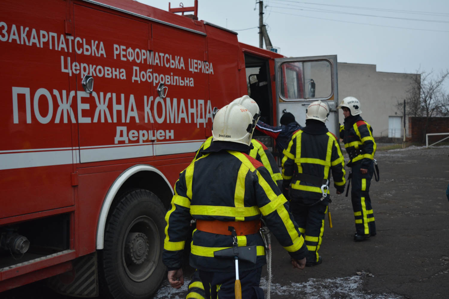 05 листопада о 17:25 до рятувальників Мукачівського району надійшло повідомлення про пожежу в житловому будинку села Дерцен.