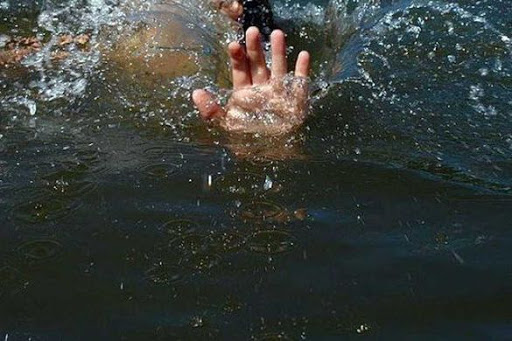 В оперативно-рятувальну службу надійшла інформація про те, що під час купання у р. Стара в районі с. Дубрівка Ужгородського району потонув місцевий житель, 1981 року народження.