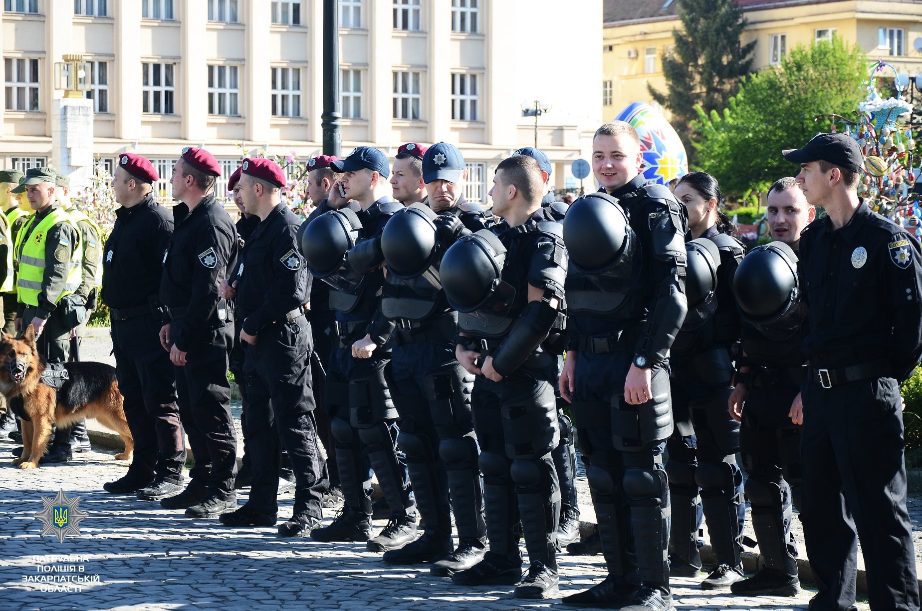 Учора, 21 квітня, керівник патрульної поліції у містах Ужгород та Мукачево Юрій Марценишин на площі Народній в Ужгороді представив підрозділ патрульної поліції – ТОР.

