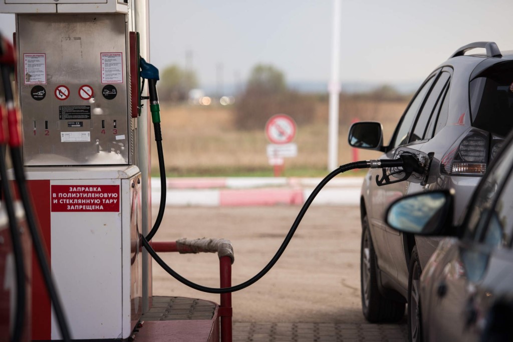В Україні спостерігається черговий виток підвищення цін на автомобільне паливо: услід за бензином, який зростає від початку серпня, від початку цього місяця різко підскочило в ціні дизпаливо.